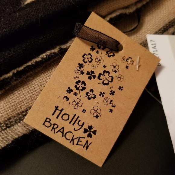 Poncho - Picture 2 of 5